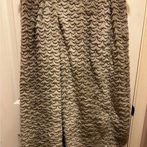 Nicole Miller Textured Tan Blanket EUC!!